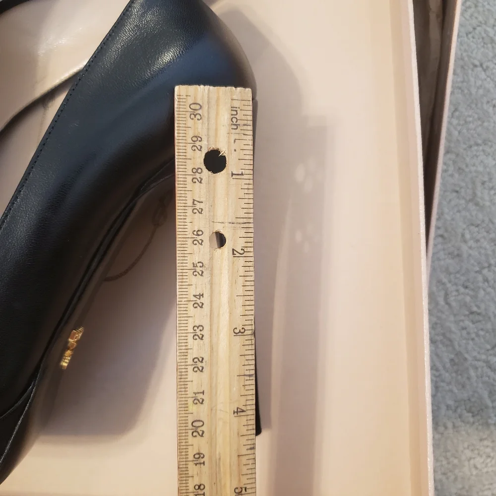Prada Pumps - Picture 3 of 16
